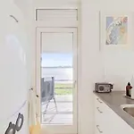 Apartment Luxury Lakeside Retreat