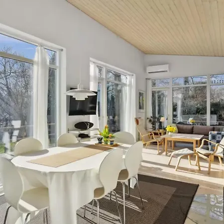 Διαμέρισμα Luxury Lakeside Retreat *