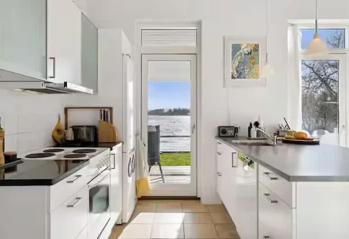 Luxury Lakeside Retreat * 灵斯泰兹